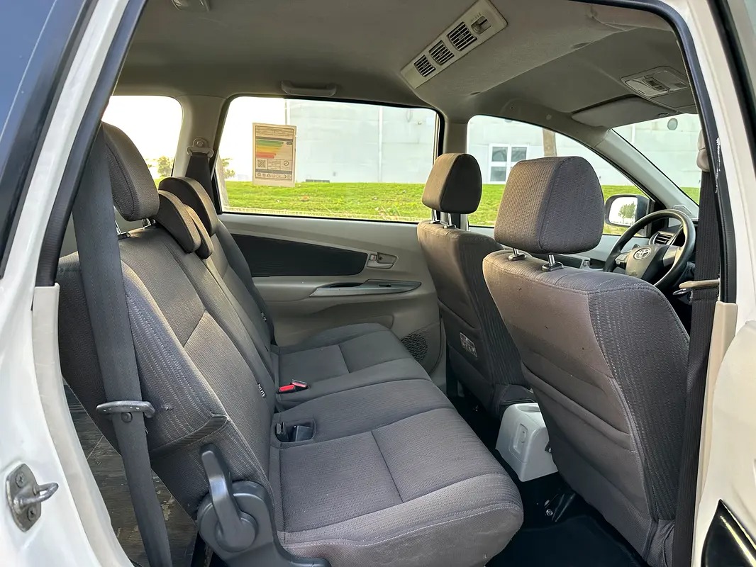 Toyota Avanza 4