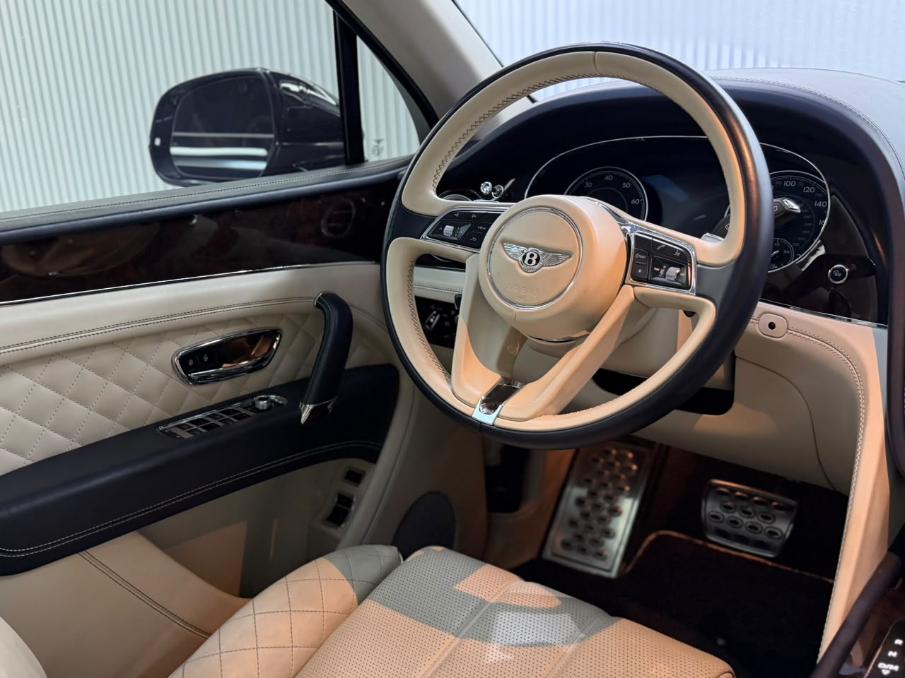 Bentley Bentayga Standard 11
