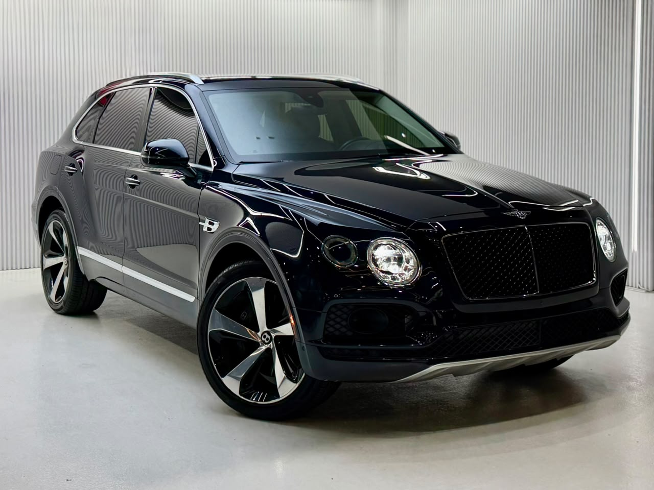 Bentley Bentayga Standard 3