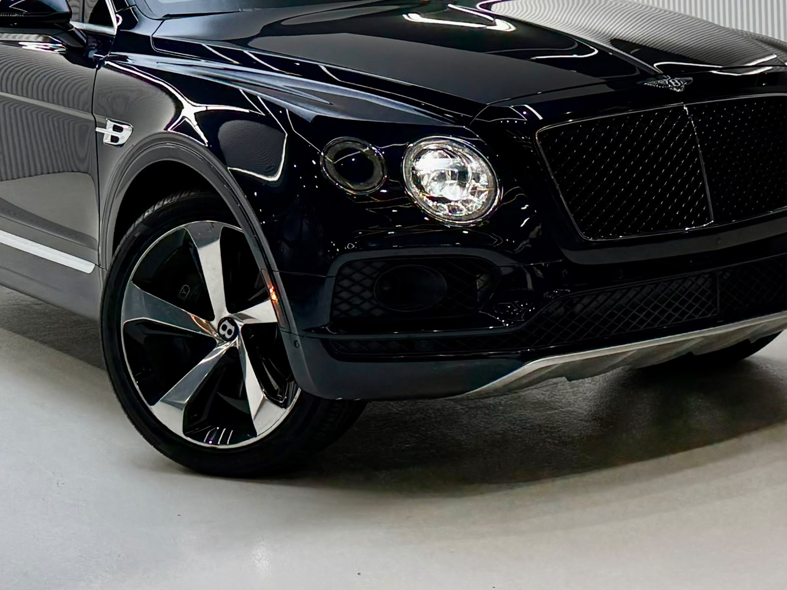 Bentley Bentayga Standard 4