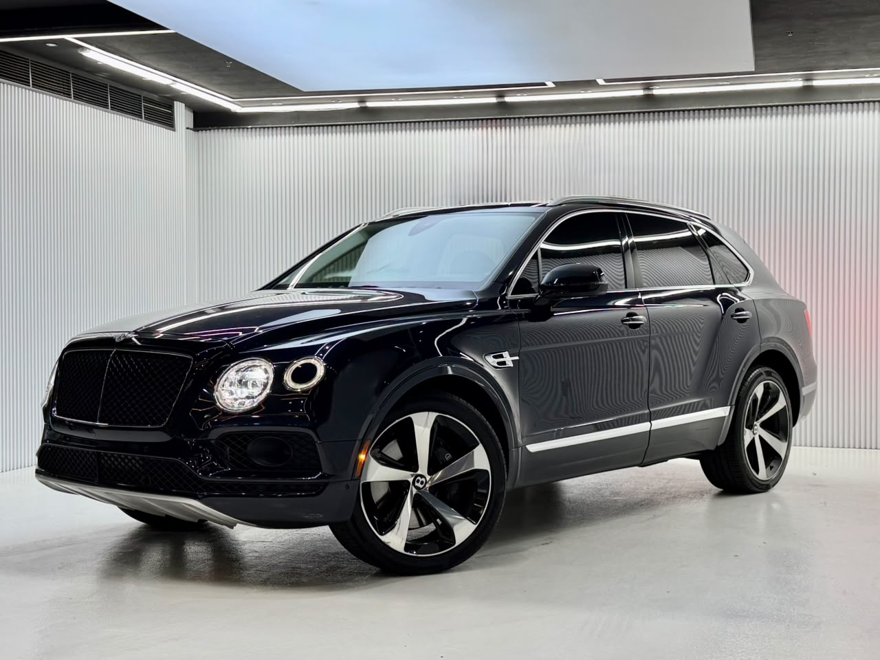 Bentley Bentayga Standard 5