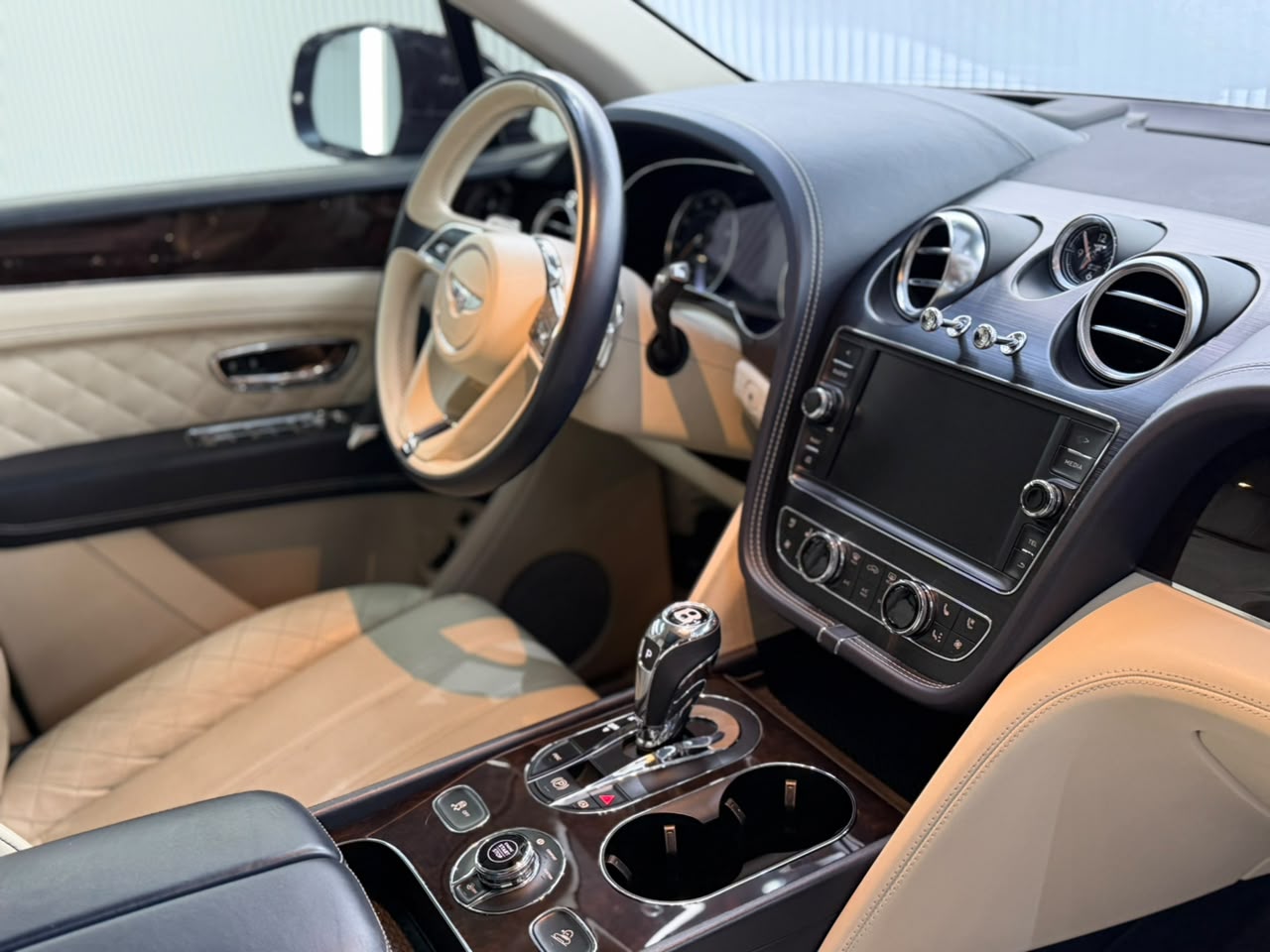 Bentley Bentayga Standard 8