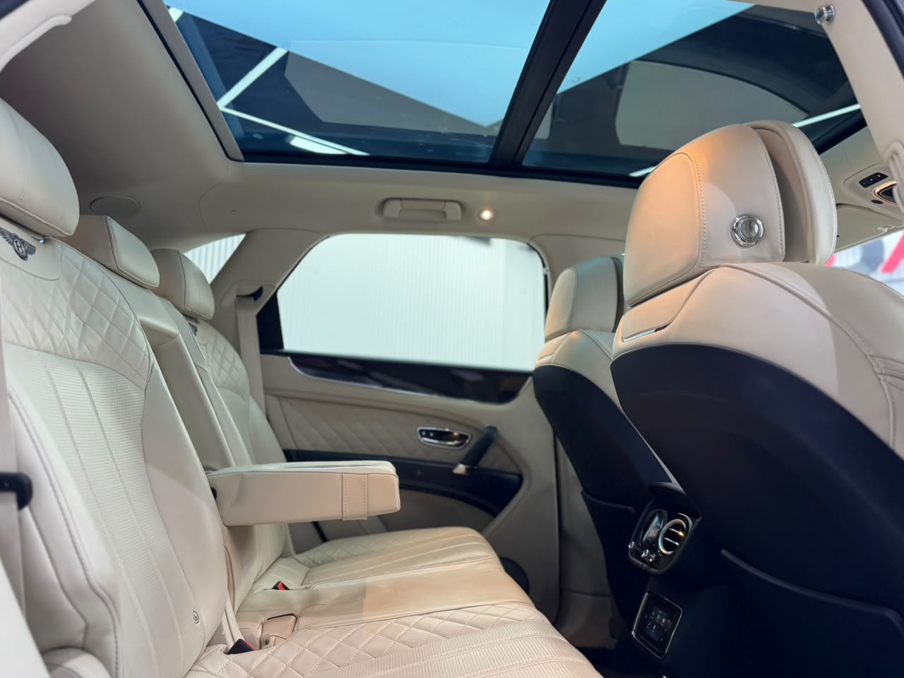 Bentley Bentayga Standard 9