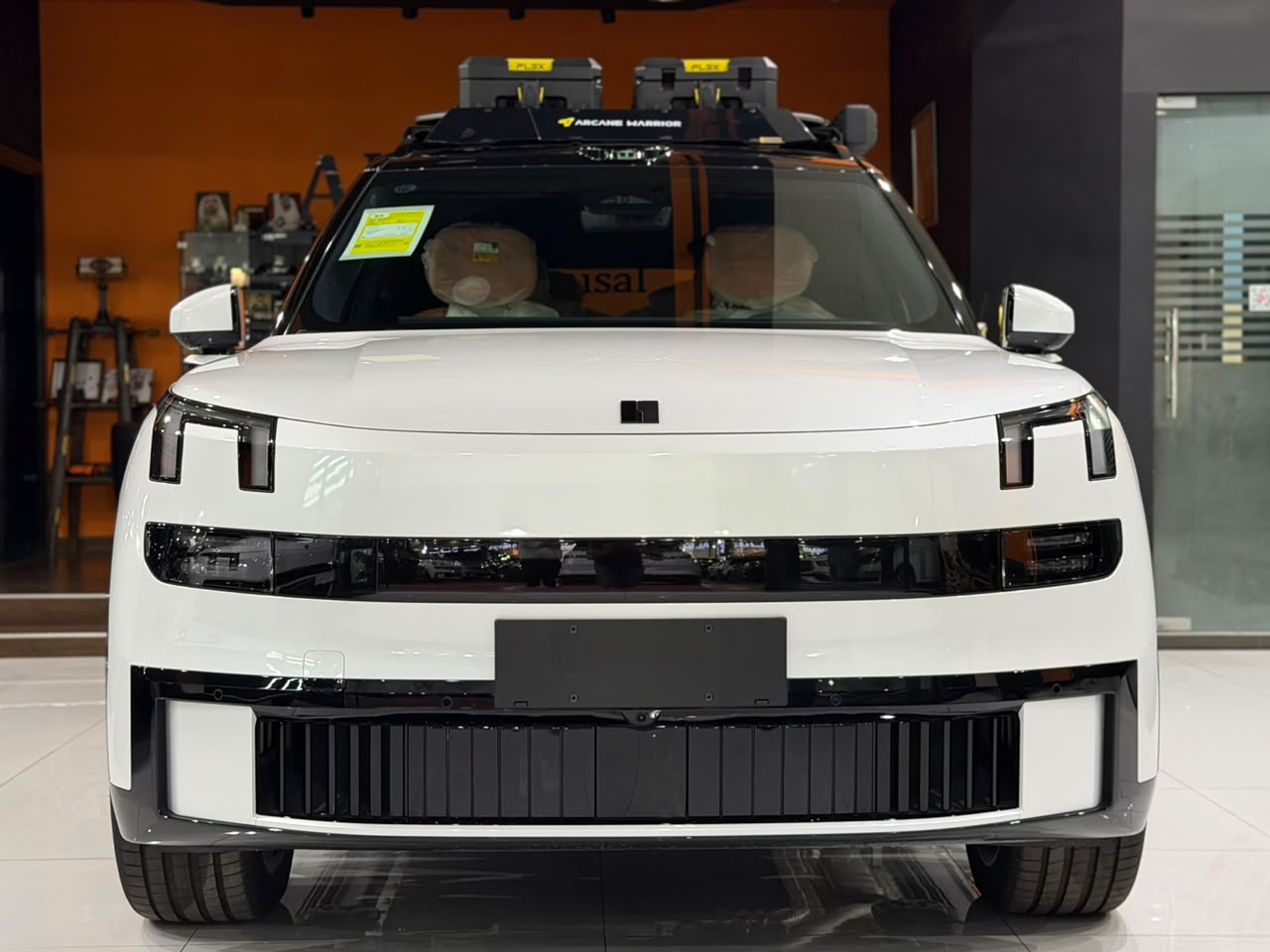 Lynk & Co 900 4