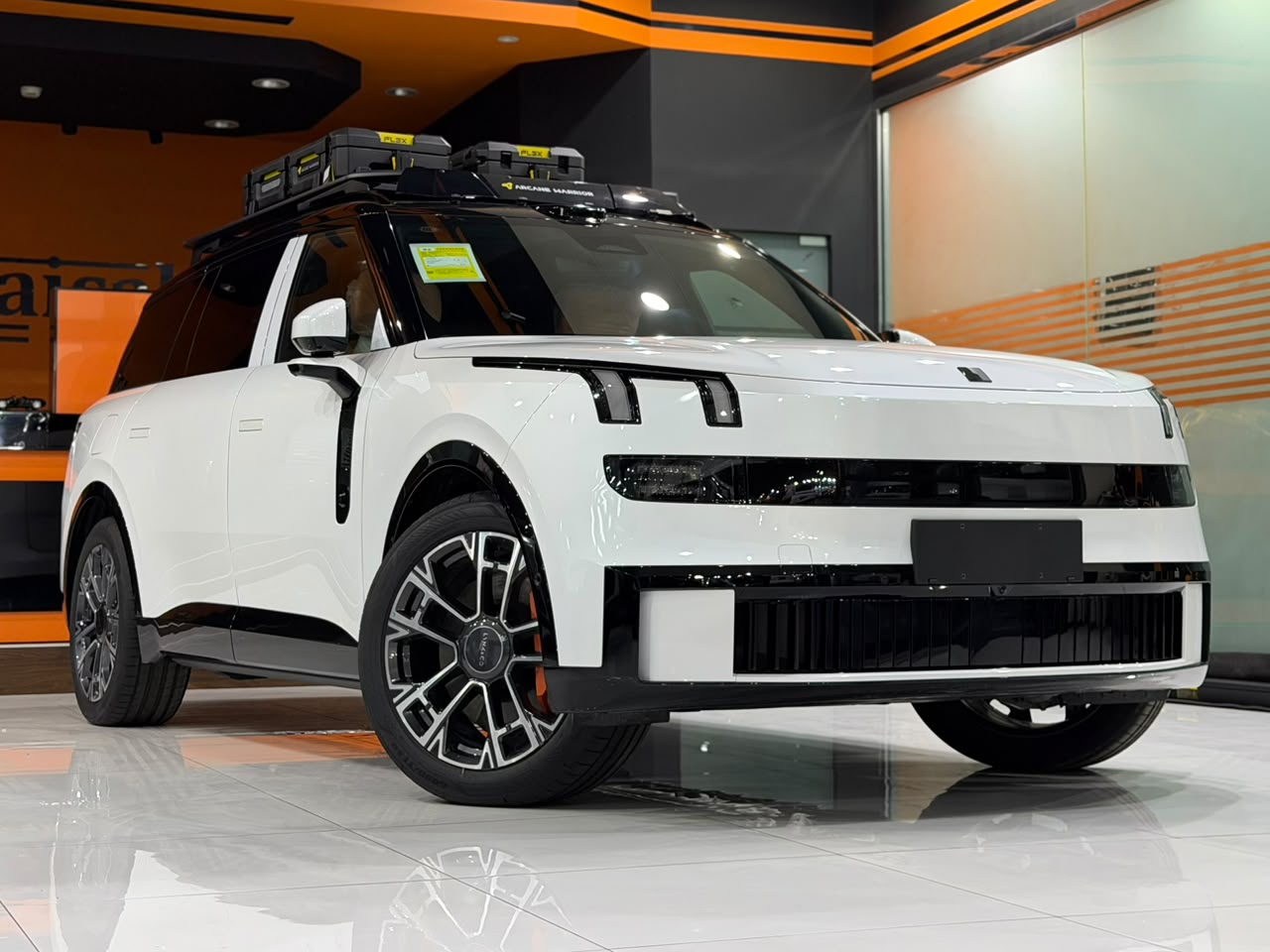 Lynk & Co 900 5