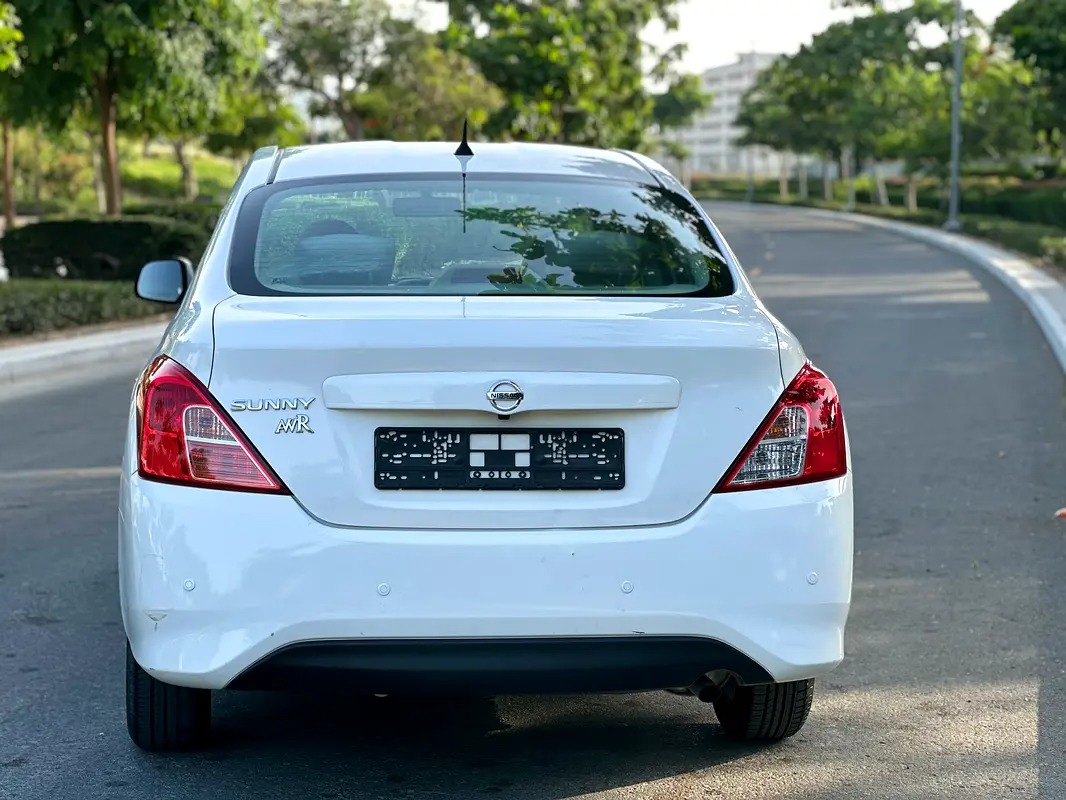 Nissan Sunny SE 3