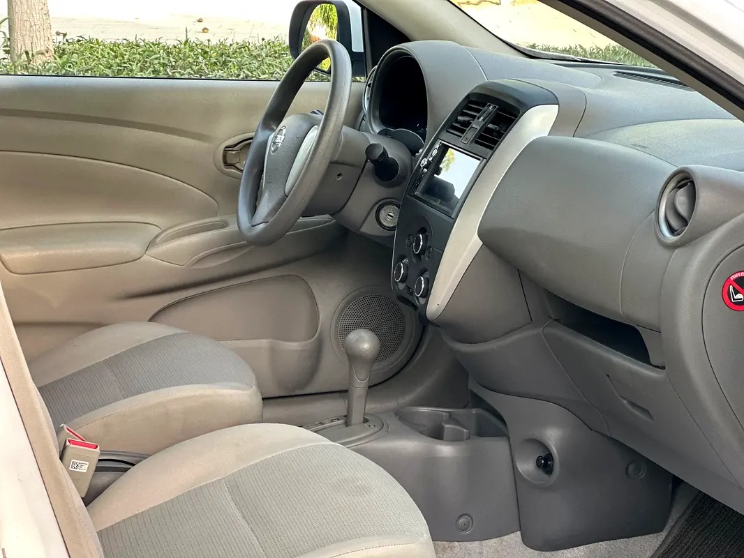 Nissan Sunny SE 4