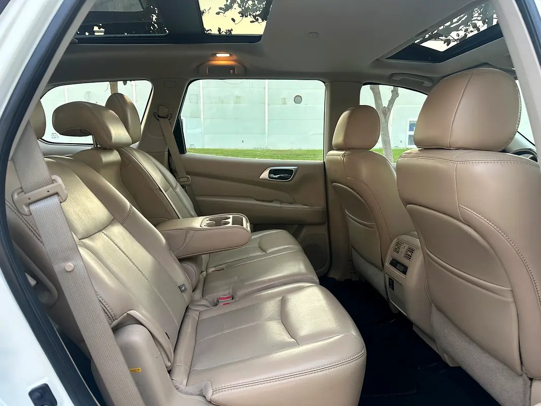 Nissan Pathfinder SV 6
