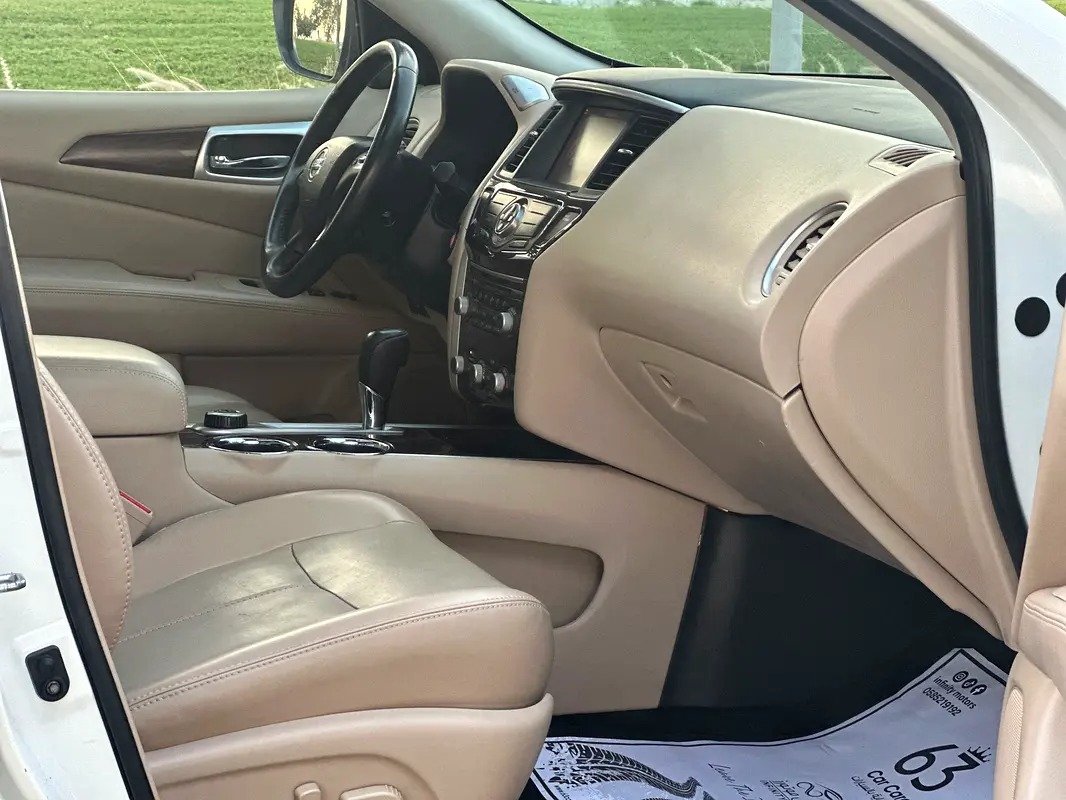 Nissan Pathfinder SV 8