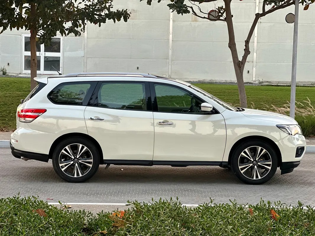 Nissan Pathfinder SV 9