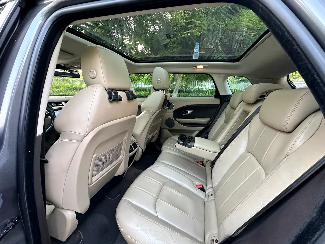 Range Rover Evoque Si4 Black Pack 4