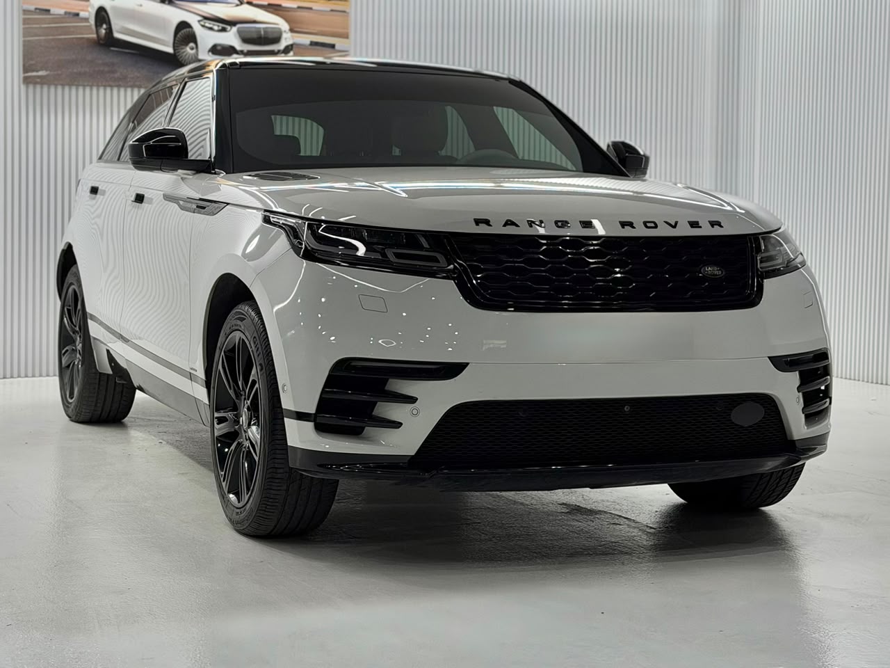 Range Rover Velar R-Dynamic SE 3
